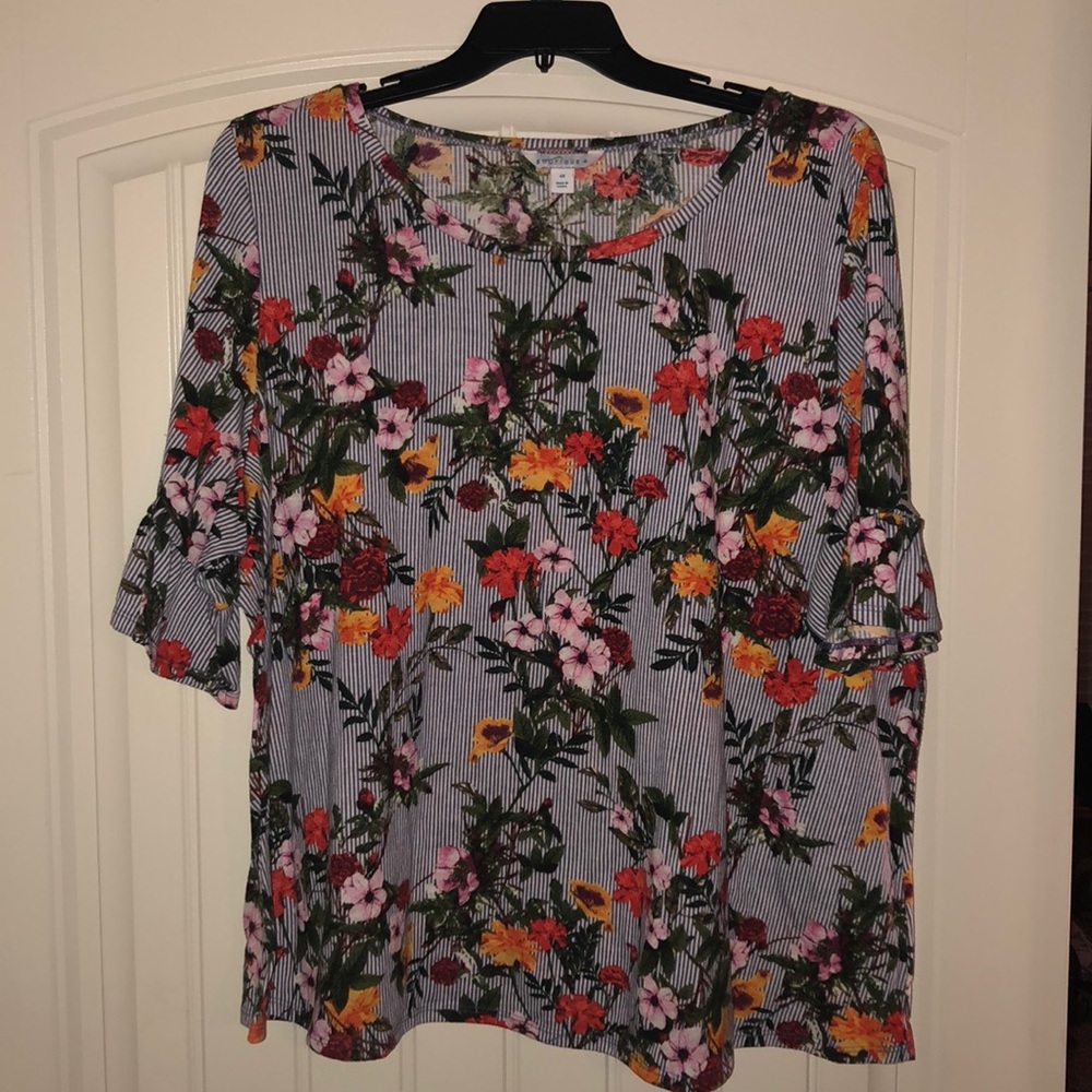Floral ruffle sleeve tee